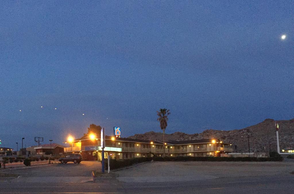 Hilltop Inn & Suites Victorville Esterno foto